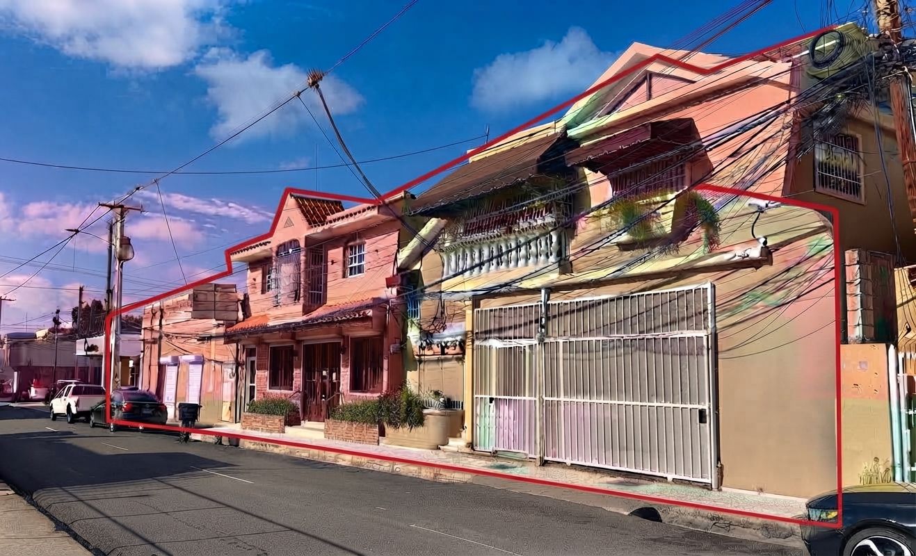 Fachada por la calle Nuestra Señora de Regla
