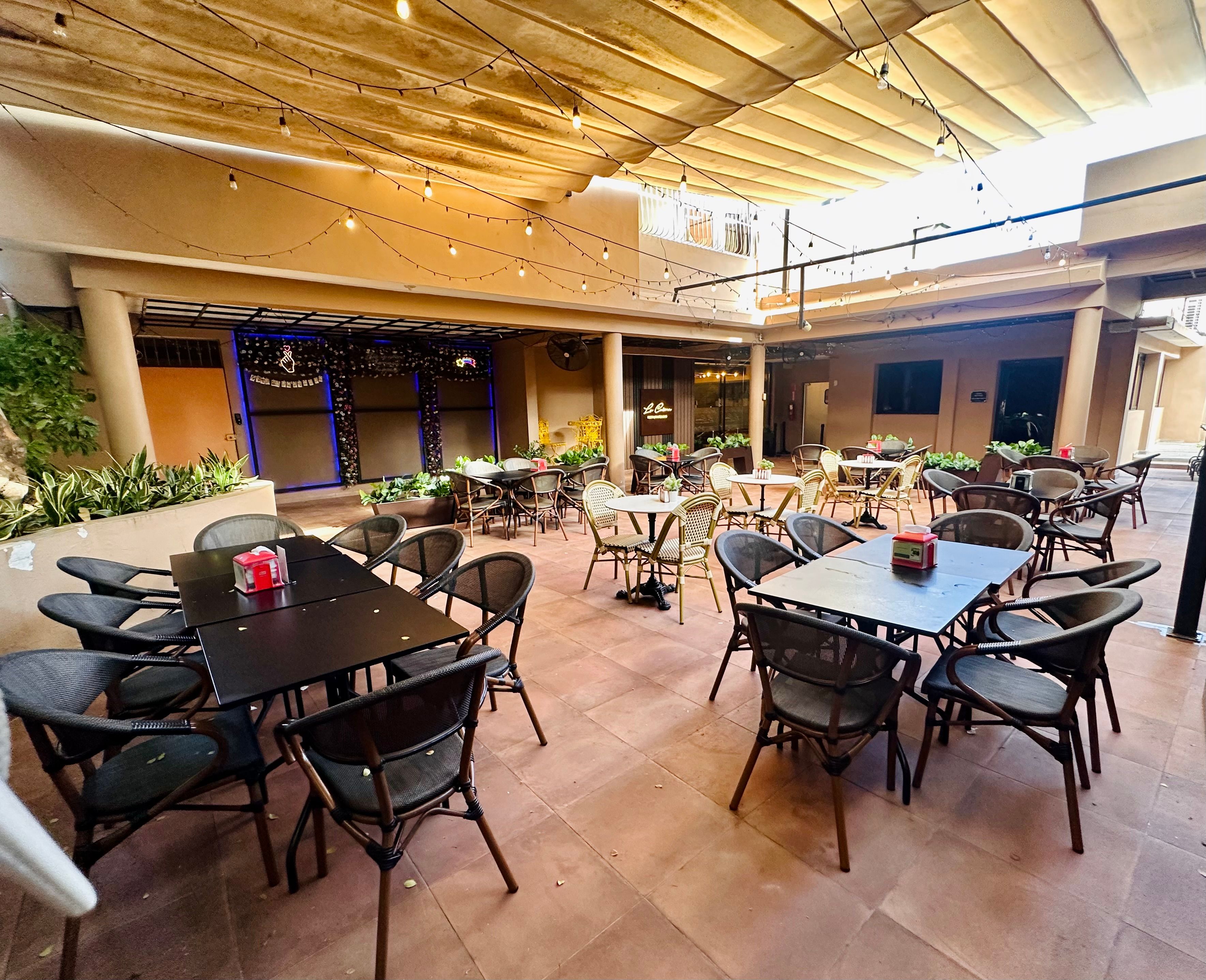 Terraza cubierta del restaurante